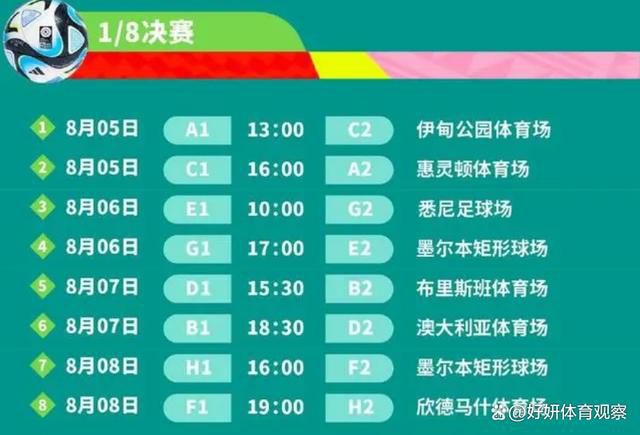 海报上的他手举咸鱼姿势怪异，表情却是一脸正经，严肃又活泼